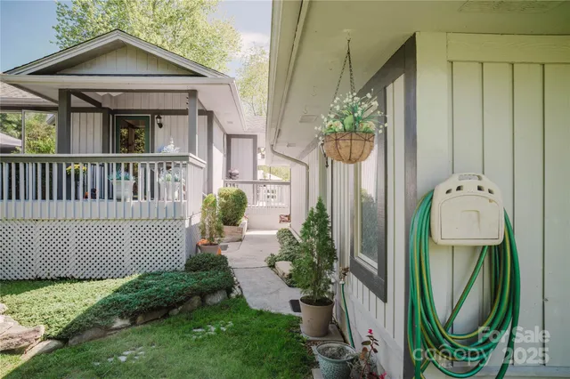 $674,999 | 115 Hawkins Creek Road, Hendersonville, NC 28791