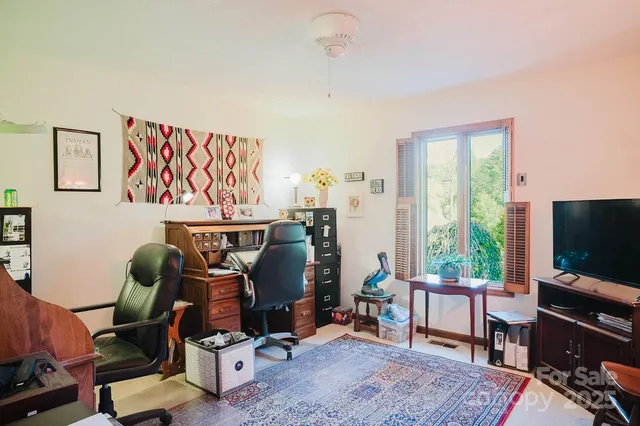 $674,999 | 115 Hawkins Creek Road, Hendersonville, NC 28791