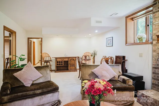 $674,999 | 115 Hawkins Creek Road, Hendersonville, NC 28791