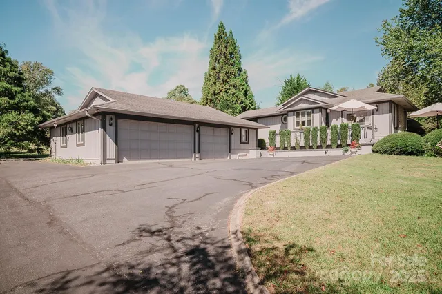 $674,999 | 115 Hawkins Creek Road, Hendersonville, NC 28791