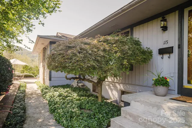 $674,999 | 115 Hawkins Creek Road, Hendersonville, NC 28791