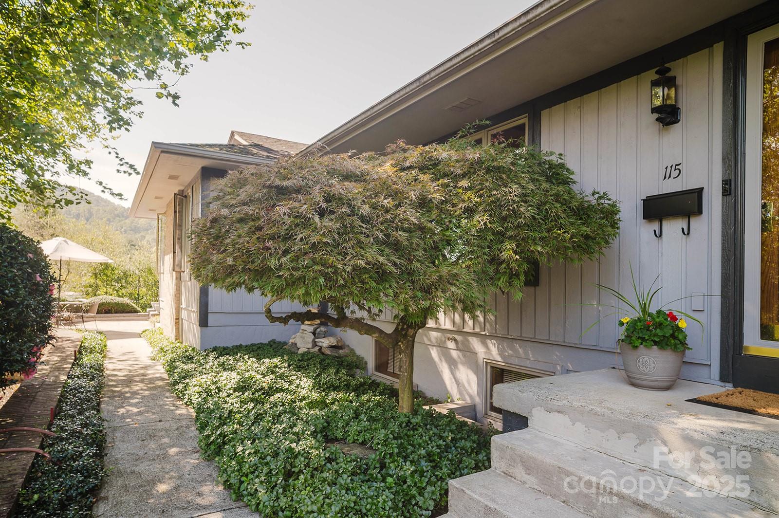 115 Hawkins Creek Road Hendersonville, NC 28791 - Photo 7 of 48