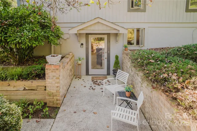 $674,999 | 115 Hawkins Creek Road, Hendersonville, NC 28791