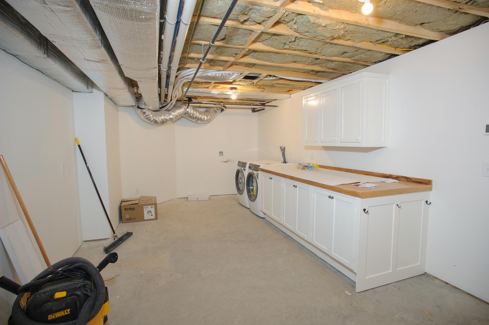 1005 State Road Vineyard Haven, MA 02568 - Photo 32 of 40 Laundry room