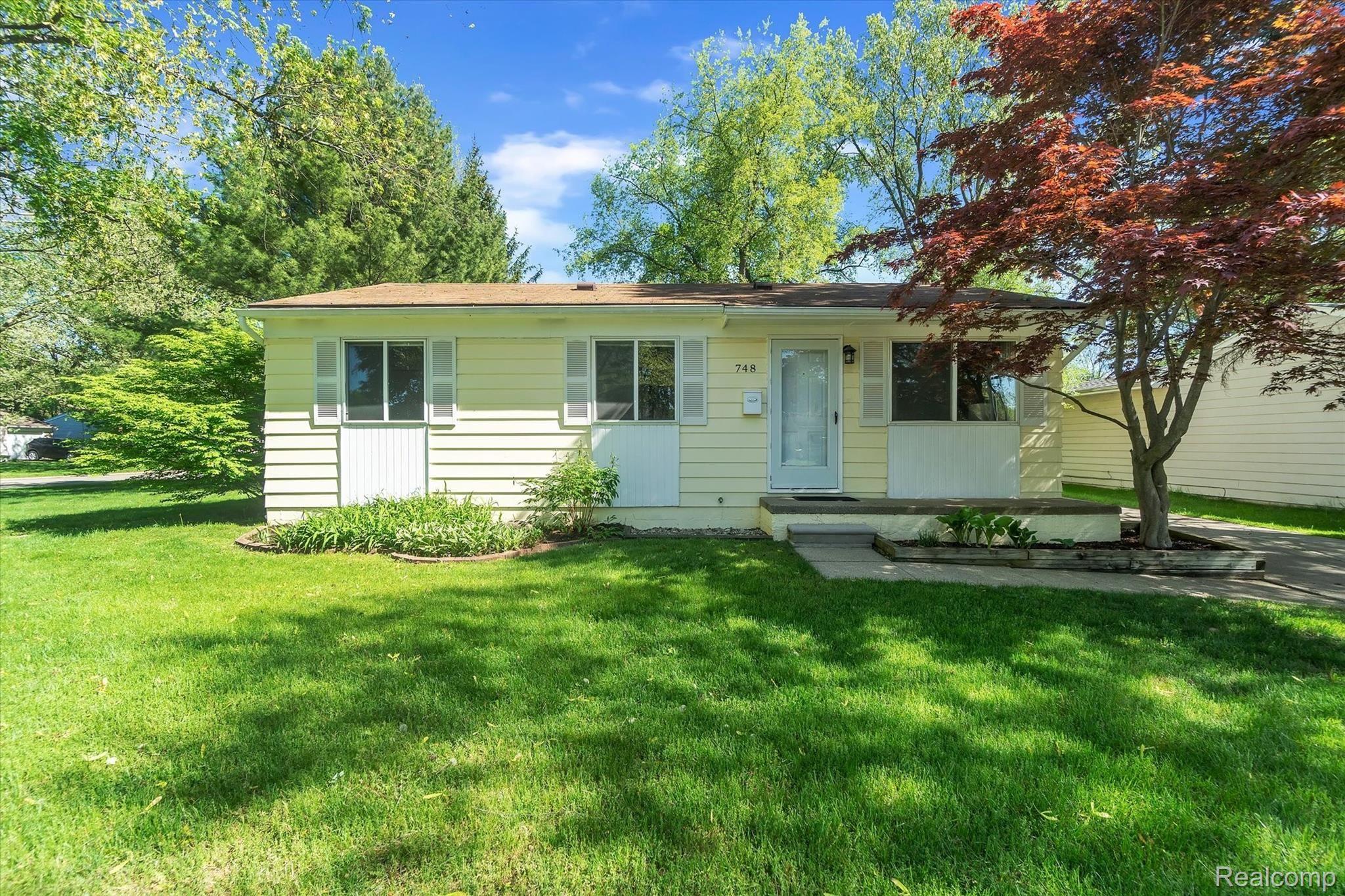 748 Glenwyth Road Brighton, MI 48116 - Photo 2 of 32 Welcome Home!