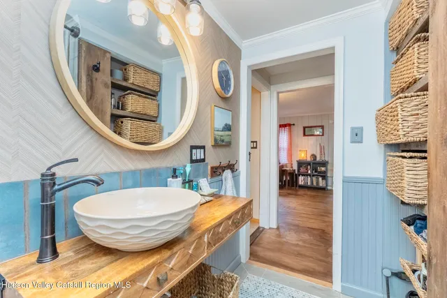 a view of a livingroom with furniture and entryway