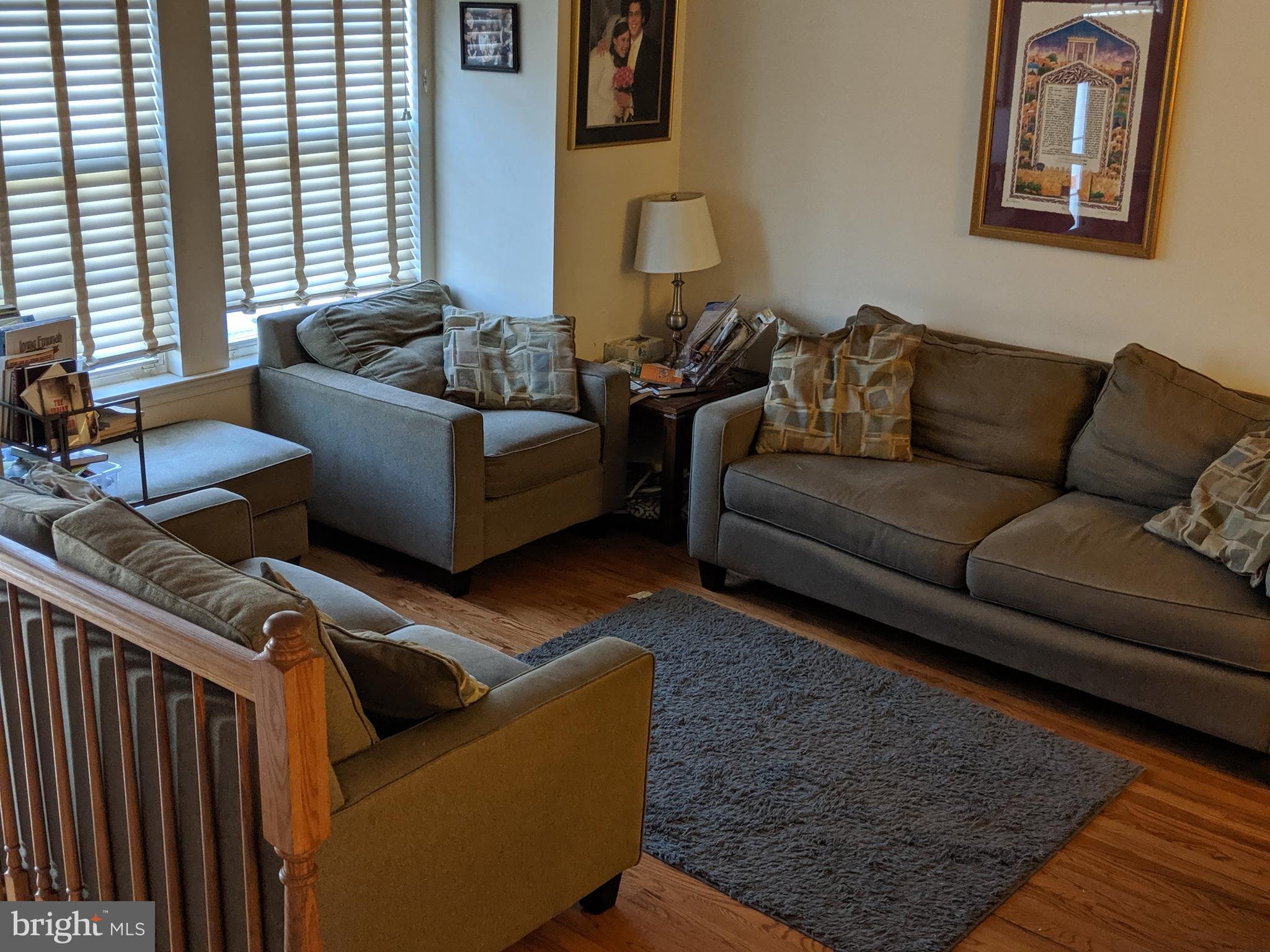 3625 Bancroft Road Baltimore, MD 21215 - Photo 2 of 9 Living Room