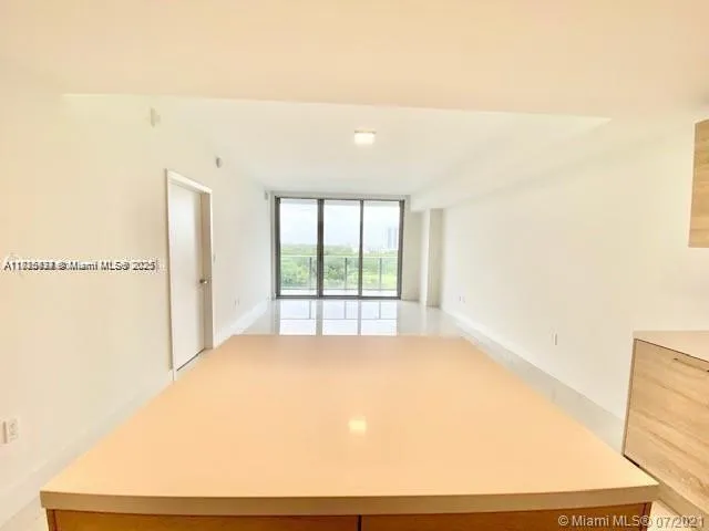 $549,000 | 16385 Biscayne Boulevard, Unit 702, North Miami Beach, FL 33160