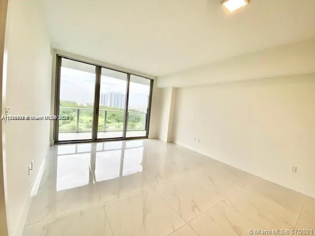 $549,000 | 16385 Biscayne Boulevard, Unit 702, North Miami Beach, FL 33160