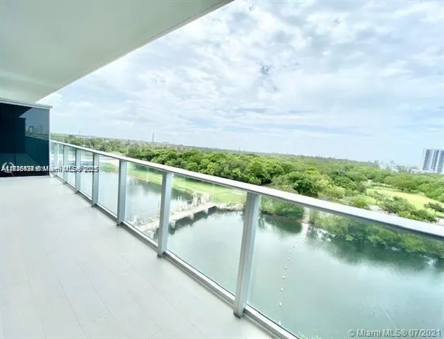 $549,000 | 16385 Biscayne Boulevard, Unit 702, North Miami Beach, FL 33160