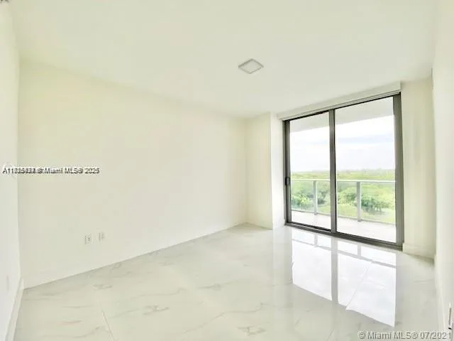 $549,000 | 16385 Biscayne Boulevard, Unit 702, North Miami Beach, FL 33160