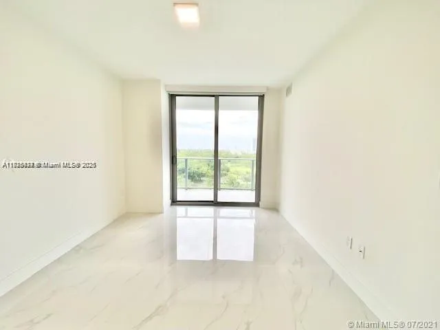 $549,000 | 16385 Biscayne Boulevard, Unit 702, North Miami Beach, FL 33160