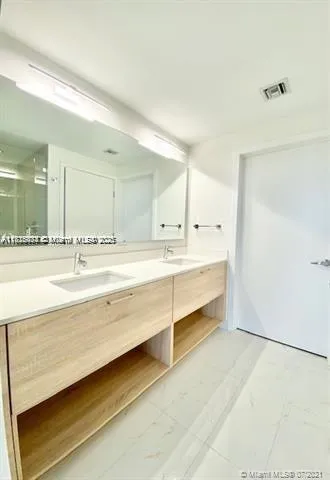 $549,000 | 16385 Biscayne Boulevard, Unit 702, North Miami Beach, FL 33160