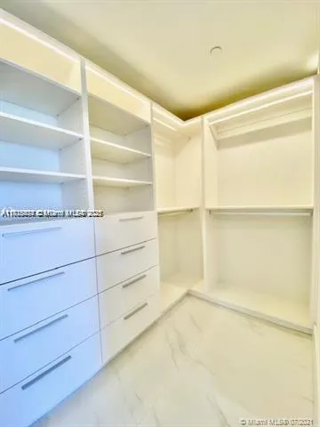 $549,000 | 16385 Biscayne Boulevard, Unit 702, North Miami Beach, FL 33160