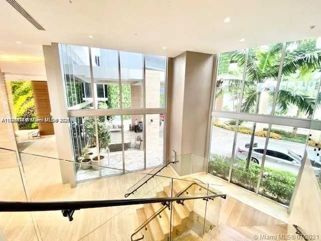 $549,000 | 16385 Biscayne Boulevard, Unit 702, North Miami Beach, FL 33160