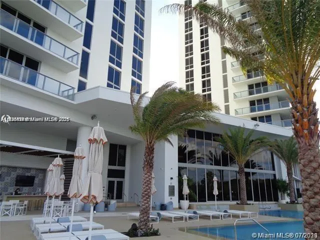 $549,000 | 16385 Biscayne Boulevard, Unit 702, North Miami Beach, FL 33160