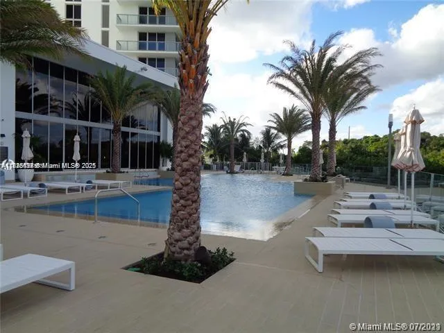 $549,000 | 16385 Biscayne Boulevard, Unit 702, North Miami Beach, FL 33160