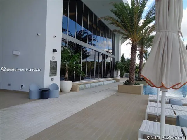 $549,000 | 16385 Biscayne Boulevard, Unit 702, North Miami Beach, FL 33160