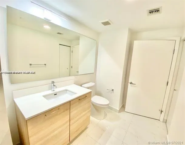 $549,000 | 16385 Biscayne Boulevard, Unit 702, North Miami Beach, FL 33160