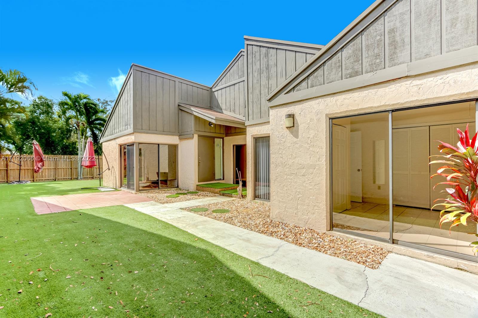 7528 Southwest 95th Place Miami, FL 33173 - Photo 12 of 14