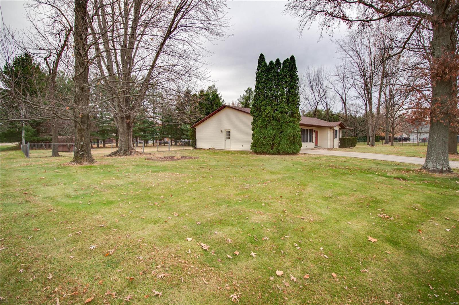 704 Cheshire Road Troy, IL 62294 - Photo 4 of 75 Gallery Image 4