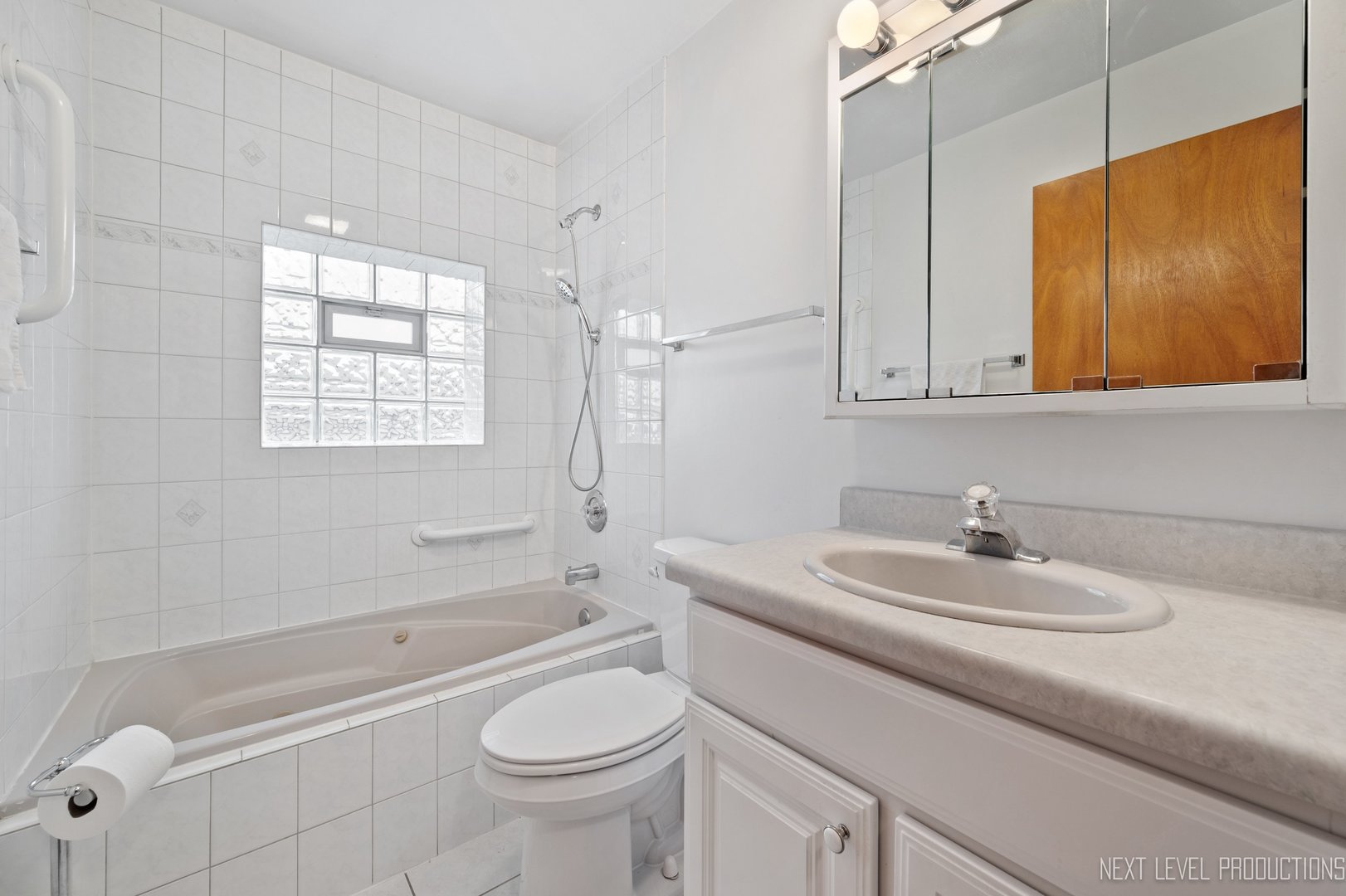10336 Leslie Lane Chicago Ridge, IL 60415 - Photo 16 of 28 a bathroom with a sink a toilet and shower