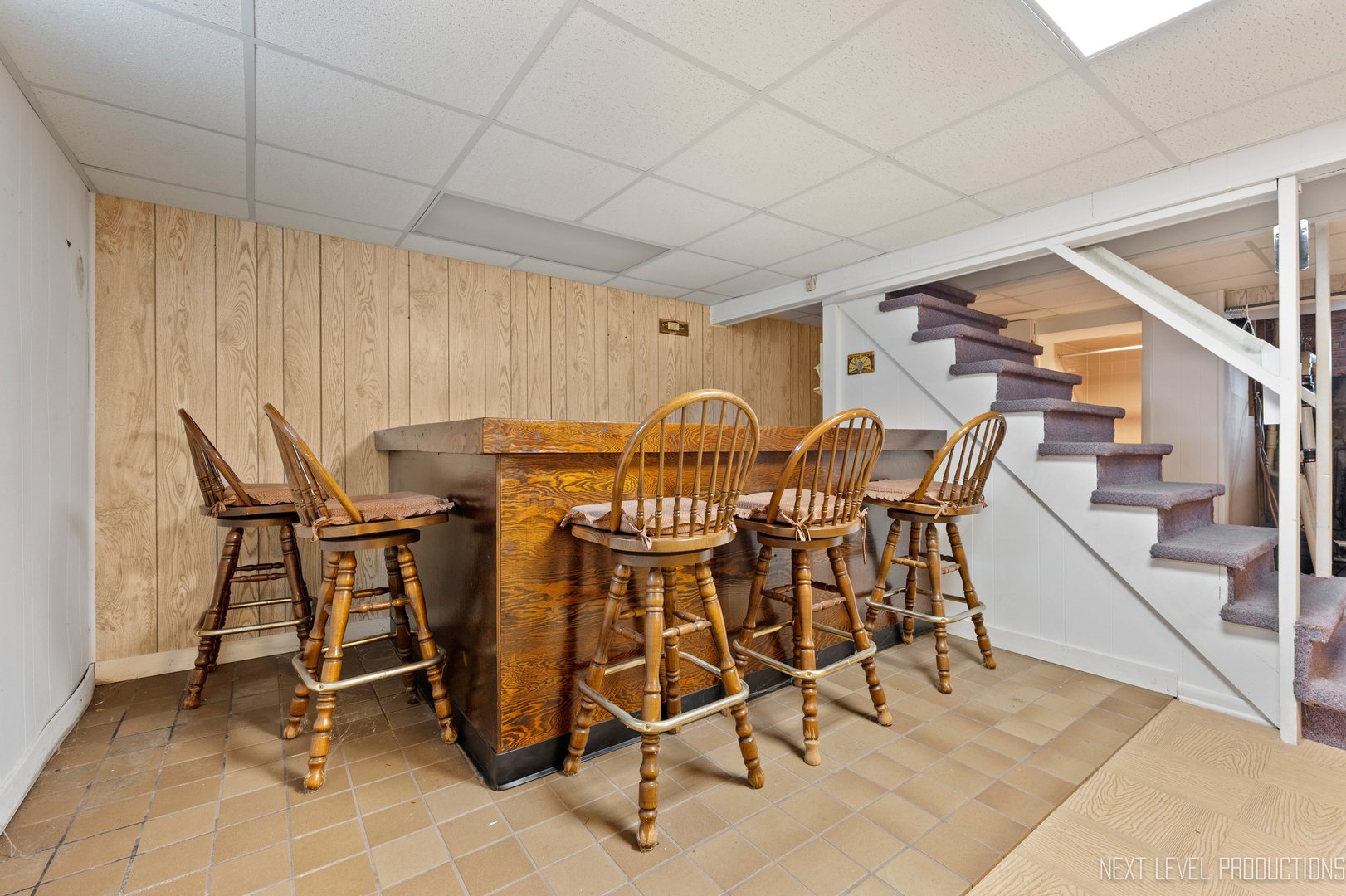 10336 Leslie Lane Chicago Ridge, IL 60415 - Photo 19 of 28 a view of a dining room with furniture