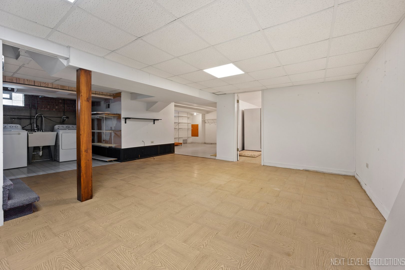 10336 Leslie Lane Chicago Ridge, IL 60415 - Photo 20 of 28 an empty room with furniture and a window