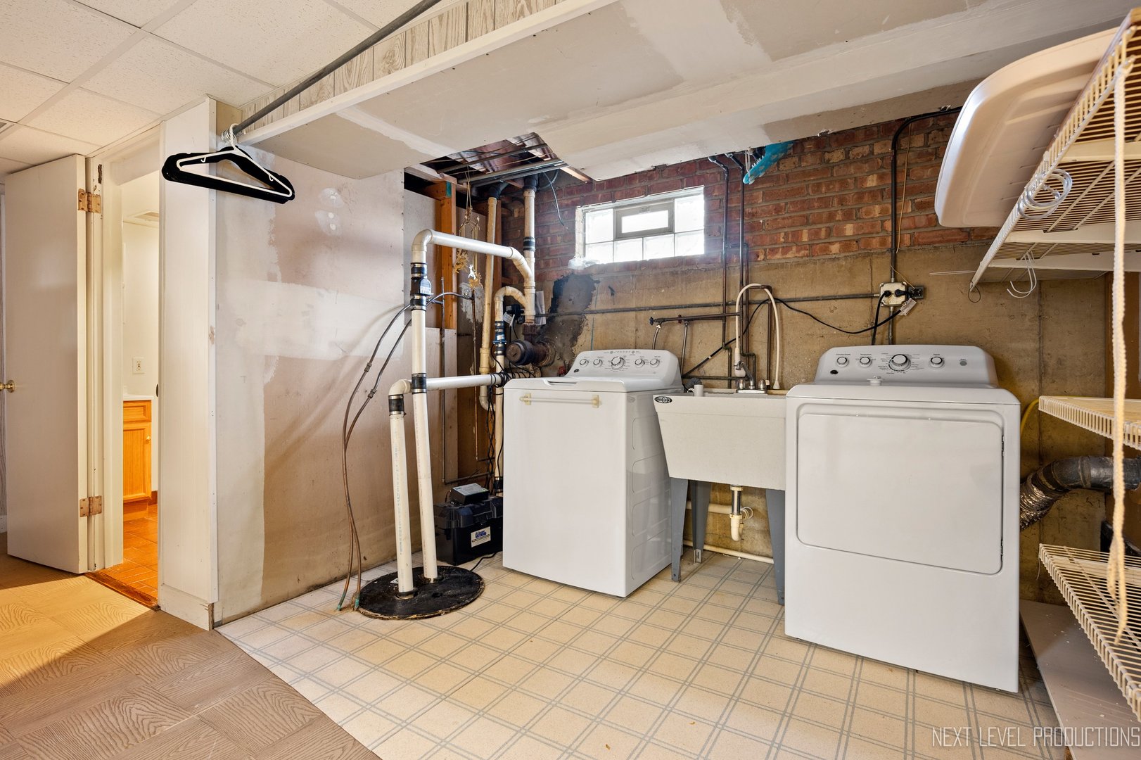 10336 Leslie Lane Chicago Ridge, IL 60415 - Photo 23 of 28 a utility room with dryer and washer