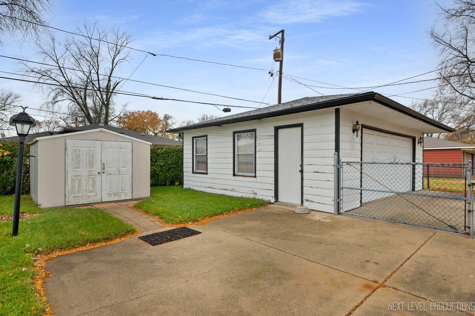 10336 Leslie Lane Chicago Ridge, IL 60415 - Photo 27 of 28 a front view of a house with a yard and garage