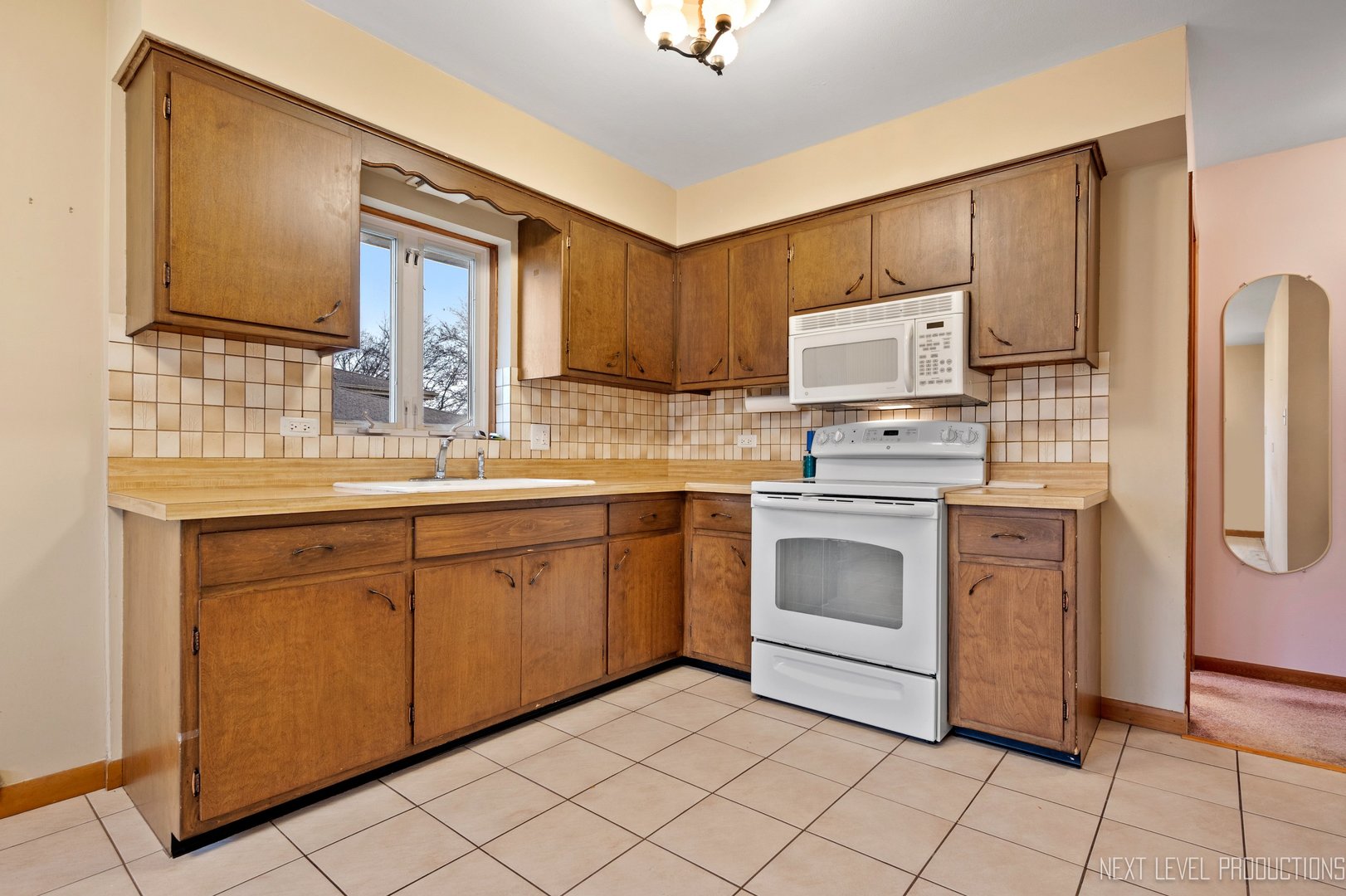 10336 Leslie Lane Chicago Ridge, IL 60415 - Photo 9 of 28 a kitchen with white cabinets and white appliances