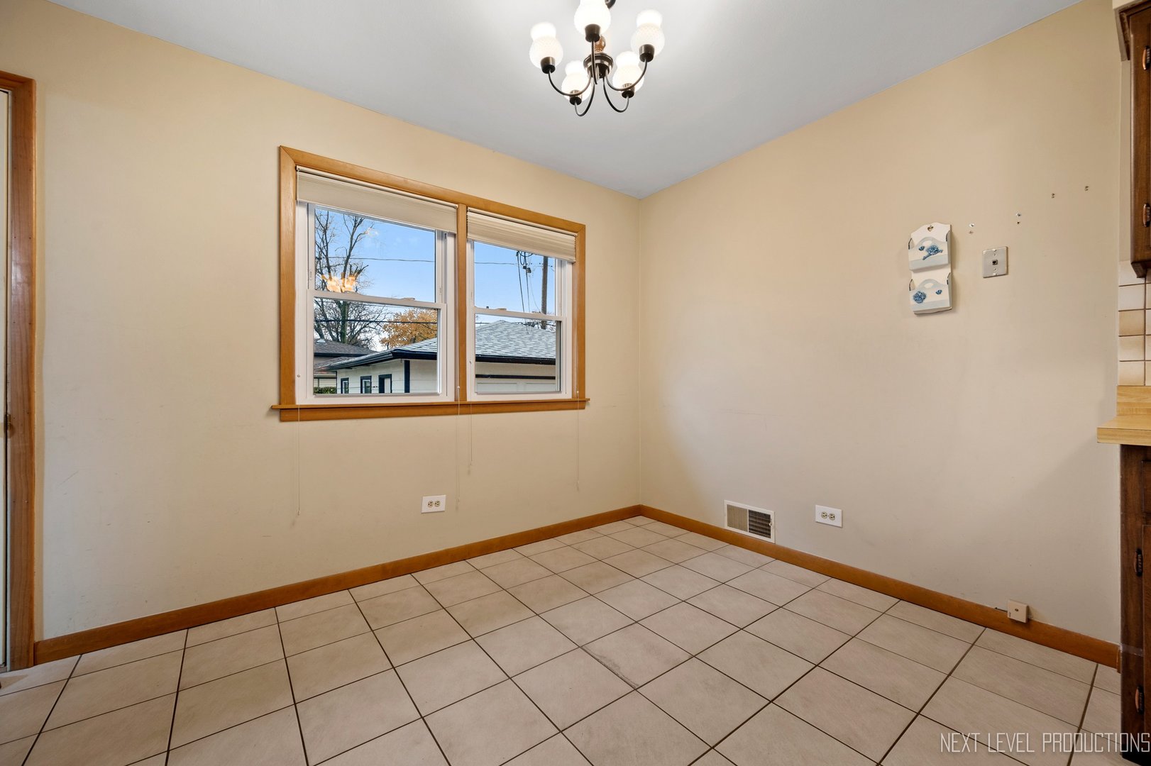 10336 Leslie Lane Chicago Ridge, IL 60415 - Photo 10 of 28 a view of an empty room with a window