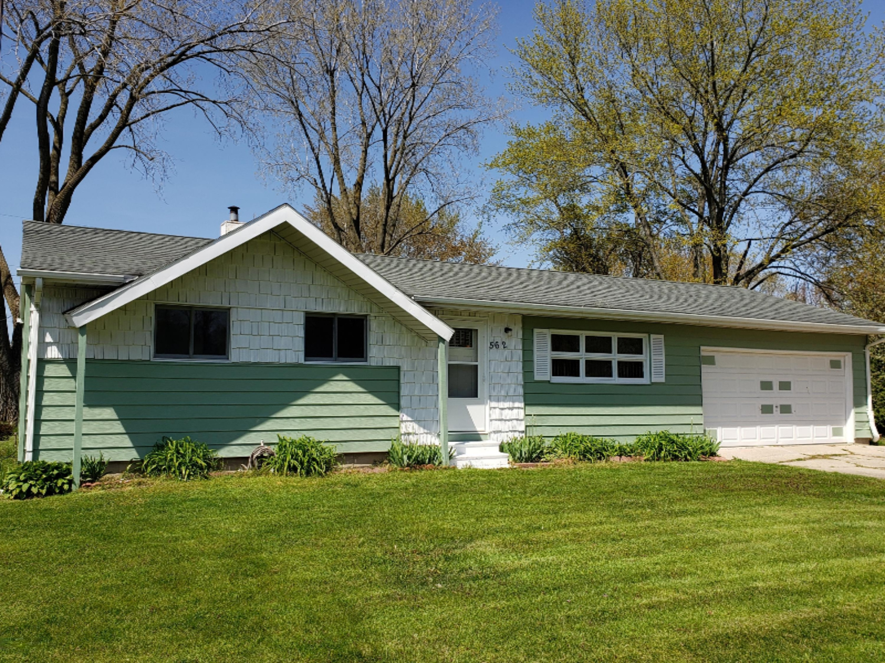 562 Riverside Drive Watervliet, MI 49098 - Photo 1 of 21 20200513_153508