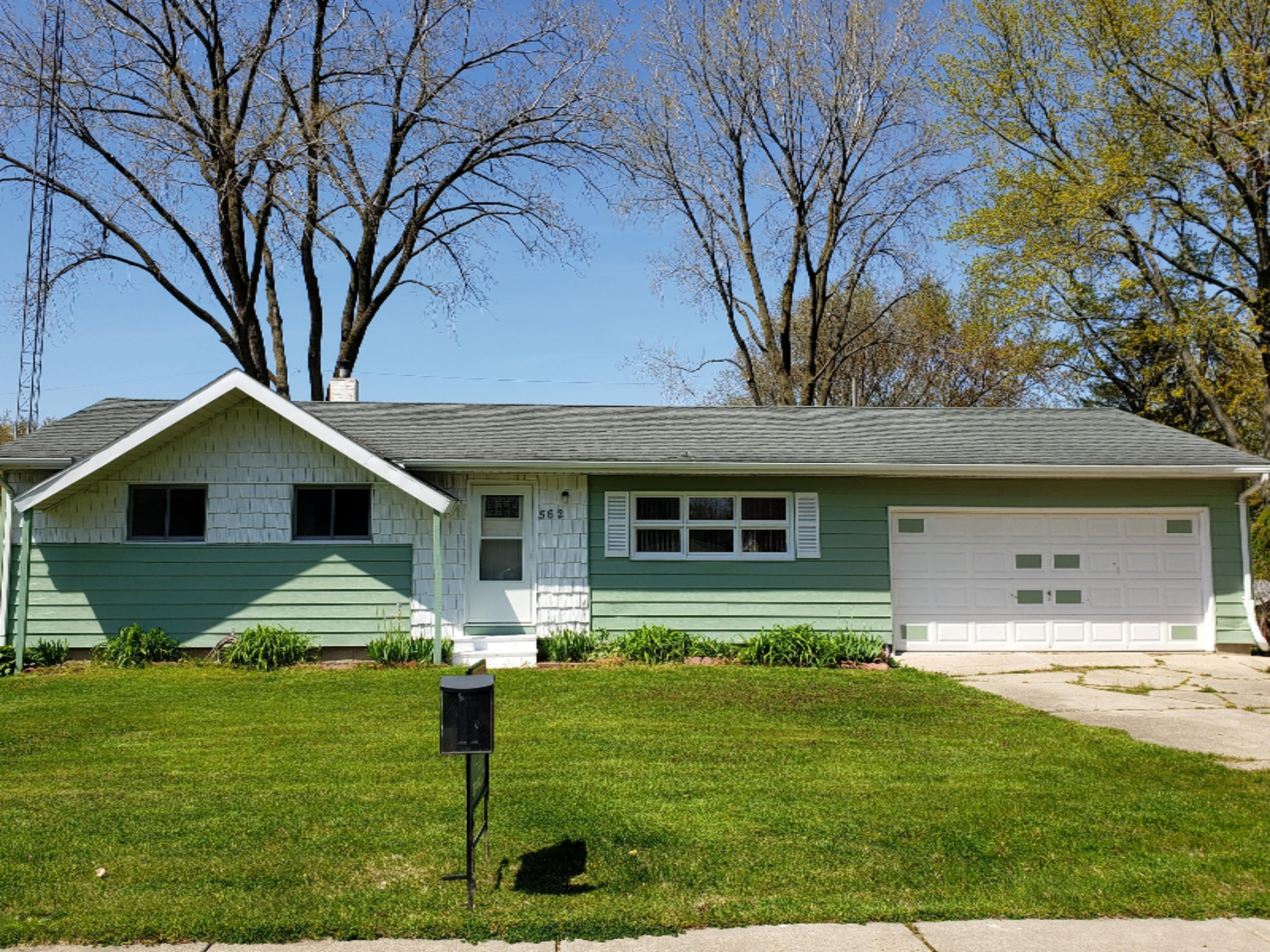 562 Riverside Drive Watervliet, MI 49098 - Photo 2 of 21 20200513_153450