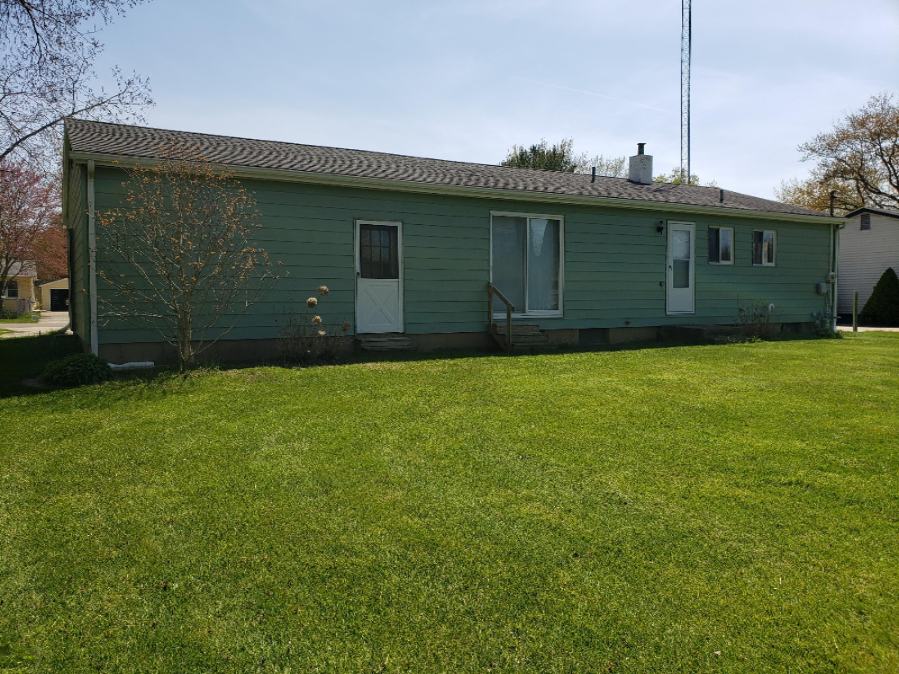 562 Riverside Drive Watervliet, MI 49098 - Photo 4 of 21 20200513_153231