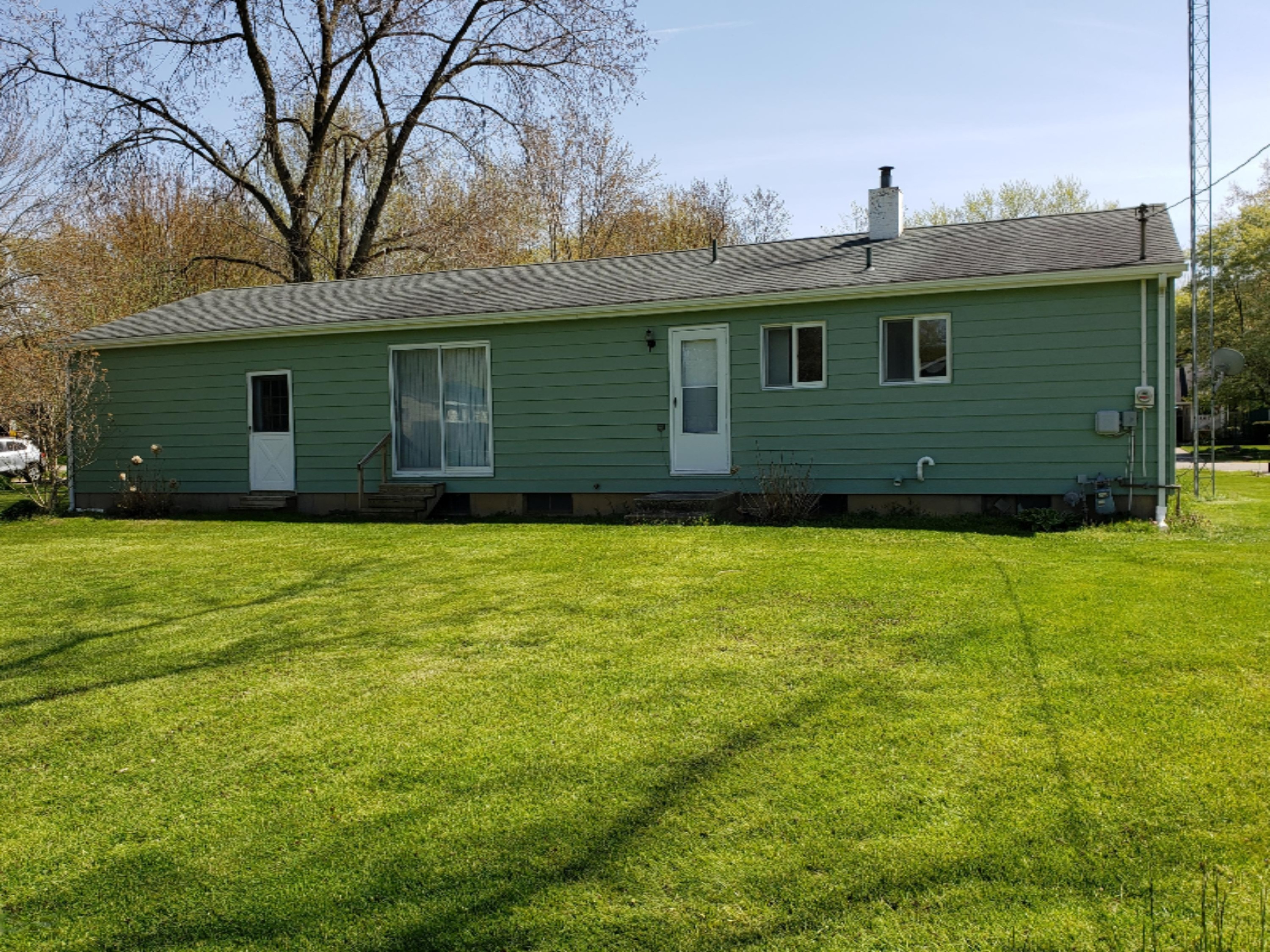 562 Riverside Drive Watervliet, MI 49098 - Photo 6 of 21 20200513_153316