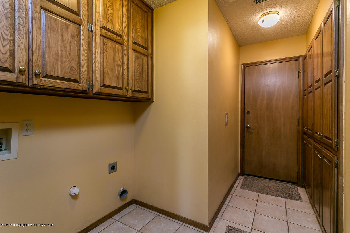4203 Rondo Avenue Amarillo, TX 79110 - Photo 17 of 21 a view of cupboard