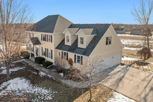 $575,000 | 1555 Wood Duck Lane Northeast, Owatonna, MN 55060