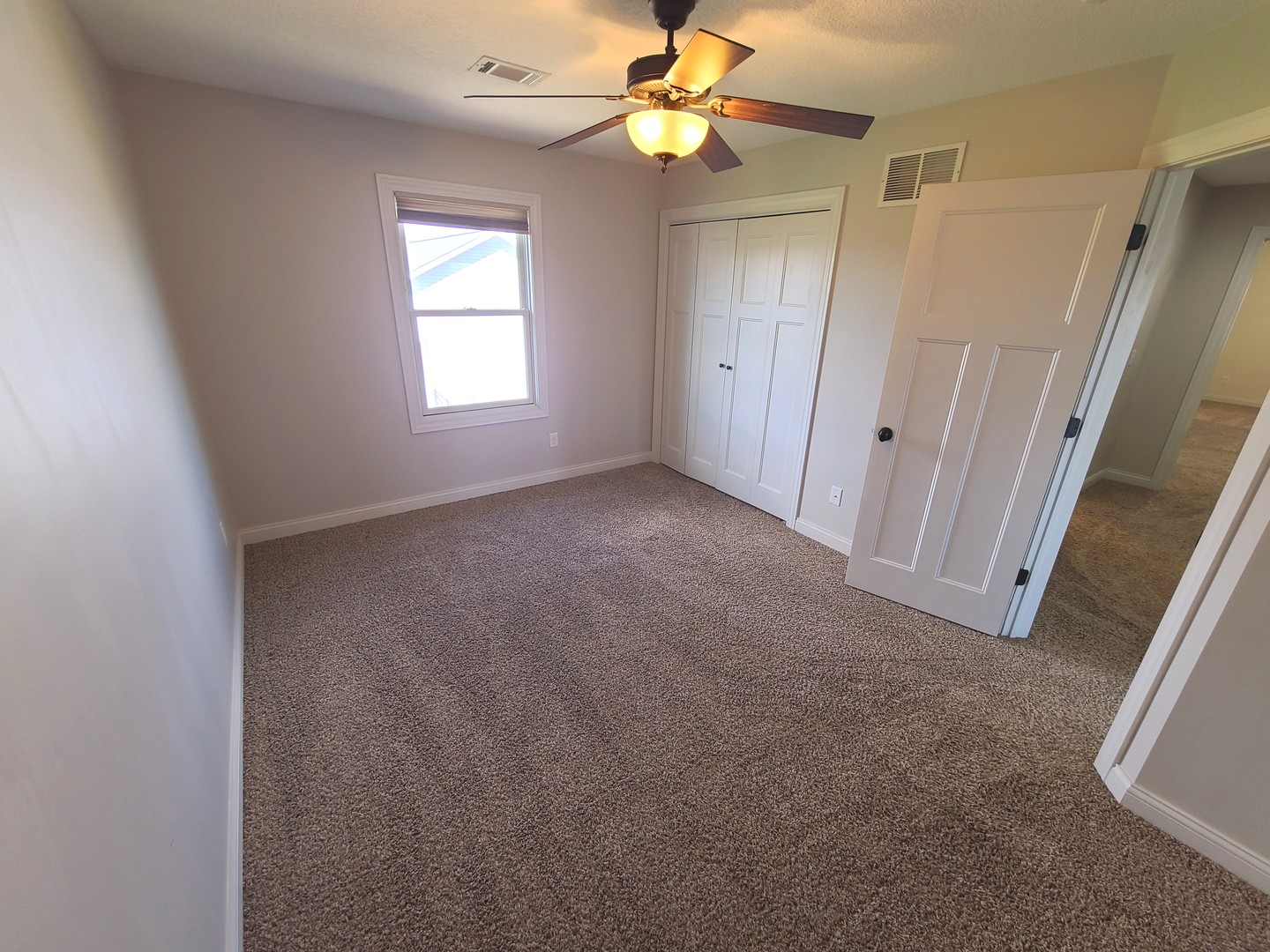 790 Muirfield Circle Eldridge, IA 52748 - Photo 26 of 36 an empty room with windows and fan