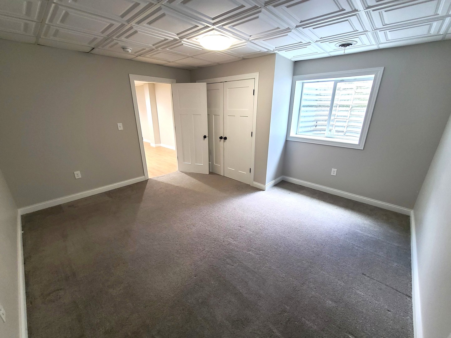 790 Muirfield Circle Eldridge, IA 52748 - Photo 35 of 36 an empty room with windows and closet