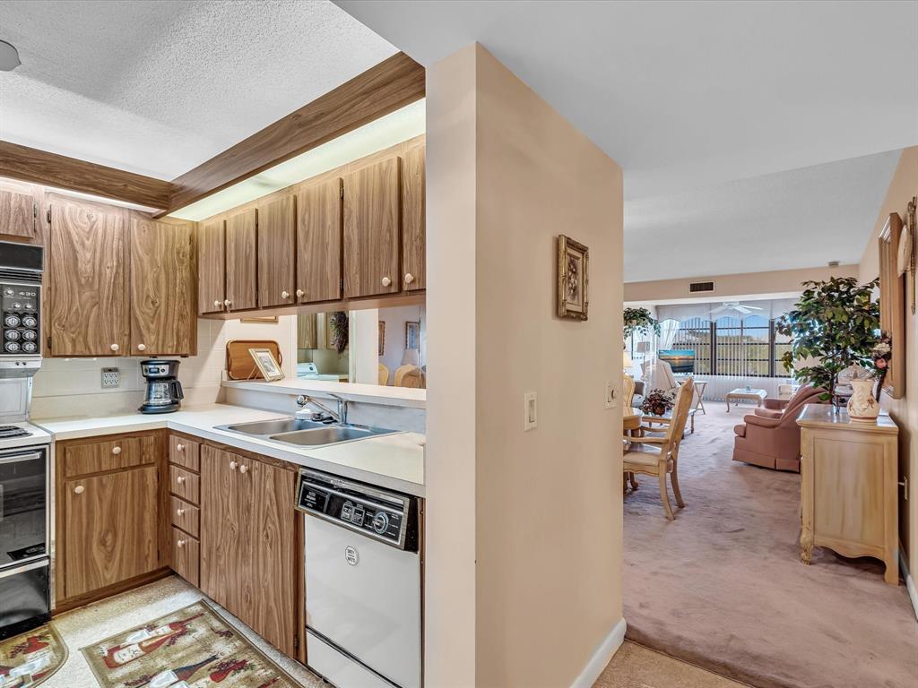 6049 Balboa Circle, Unit 406 Boca Raton, FL 33433 - Photo 8 of 54