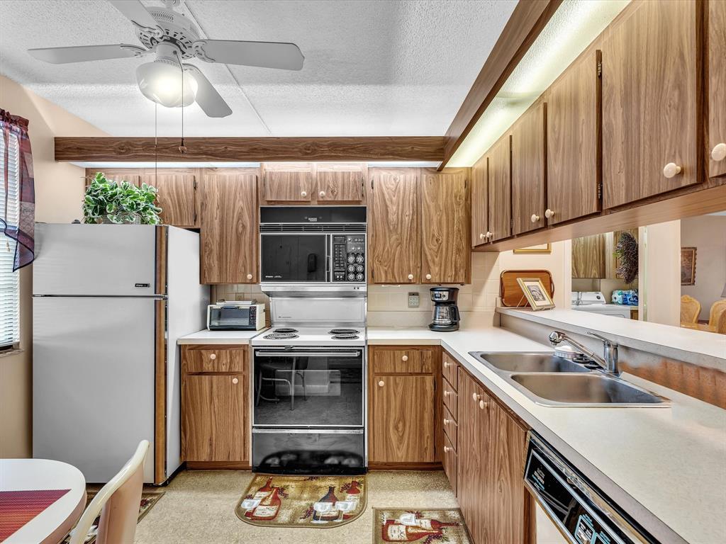 6049 Balboa Circle, Unit 406 Boca Raton, FL 33433 - Photo 9 of 54