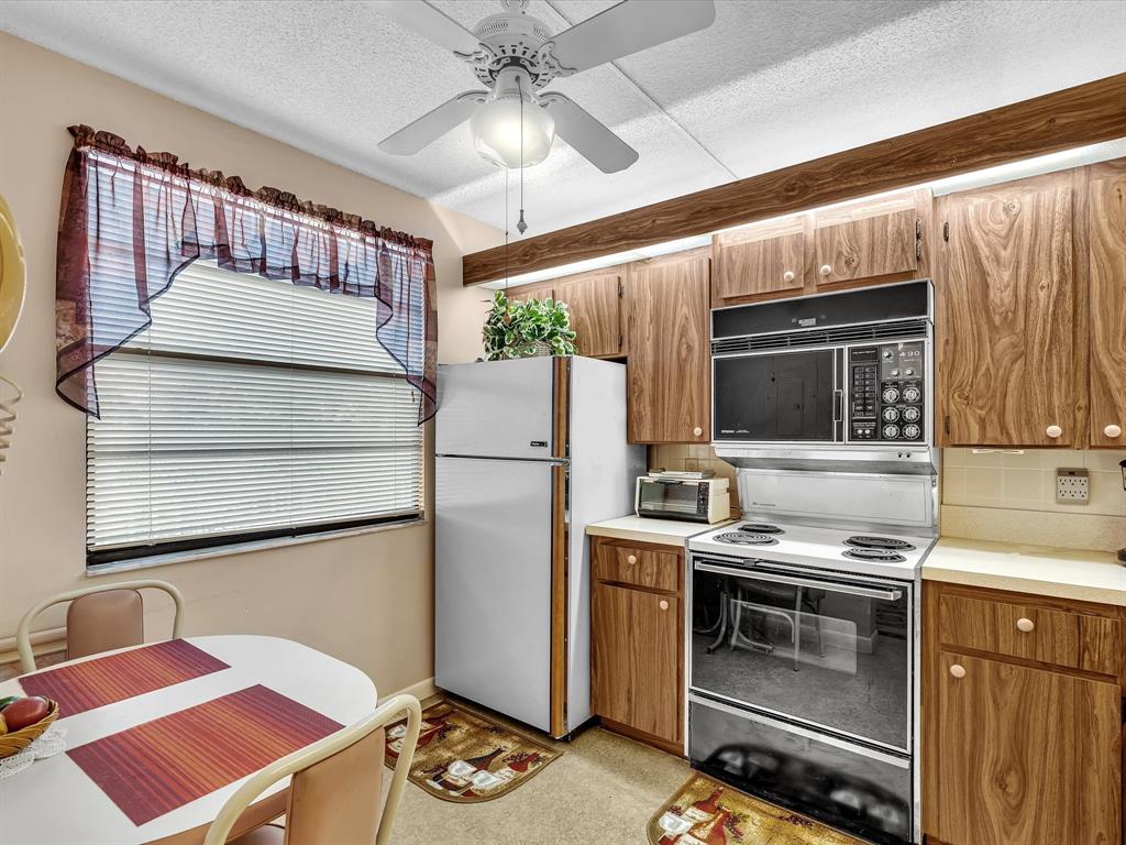 6049 Balboa Circle, Unit 406 Boca Raton, FL 33433 - Photo 10 of 54