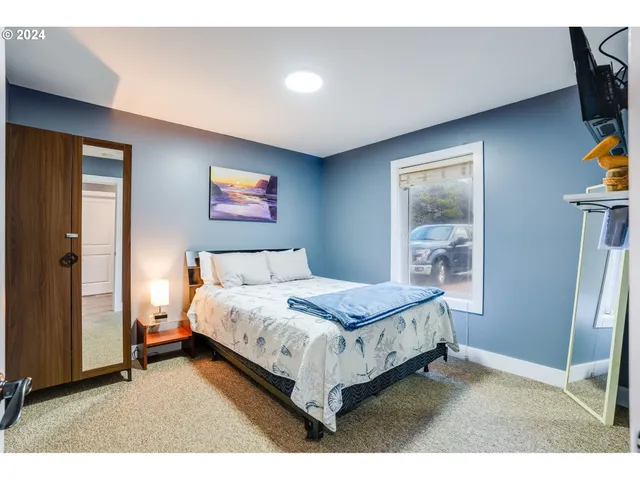 $1,370,000 | 5545 Northwest Logan Road, Lincoln City, OR 97367