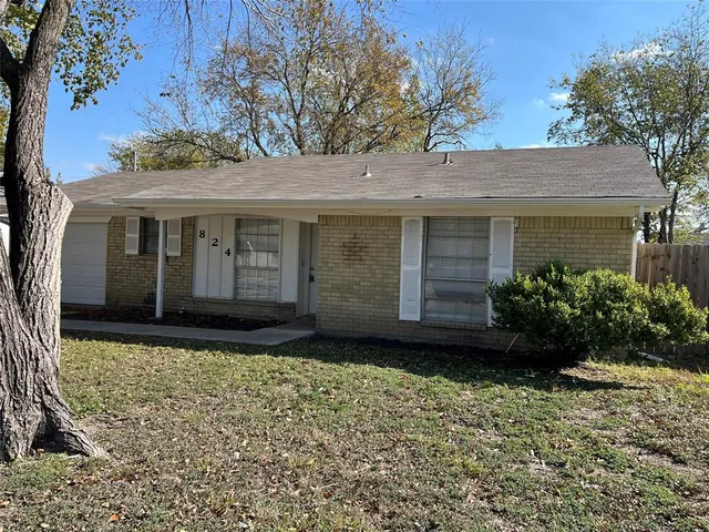 $1,750 | 824 Johnnie Row, Seagoville, TX 75159