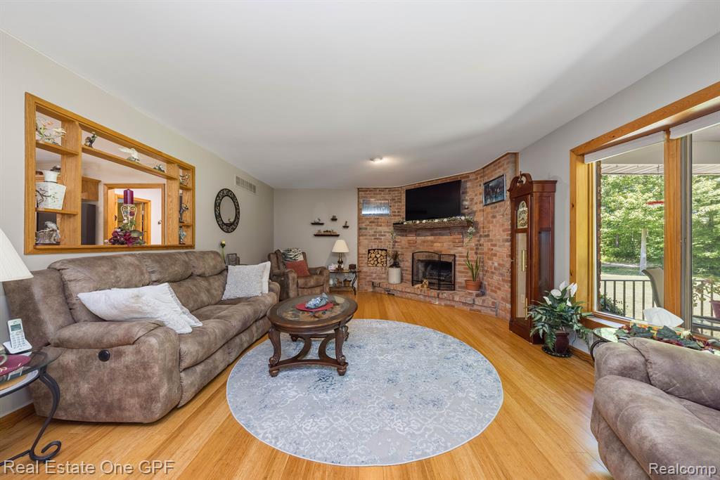 8077 Avoca Road Avoca, MI 48006 - Photo 4 of 65