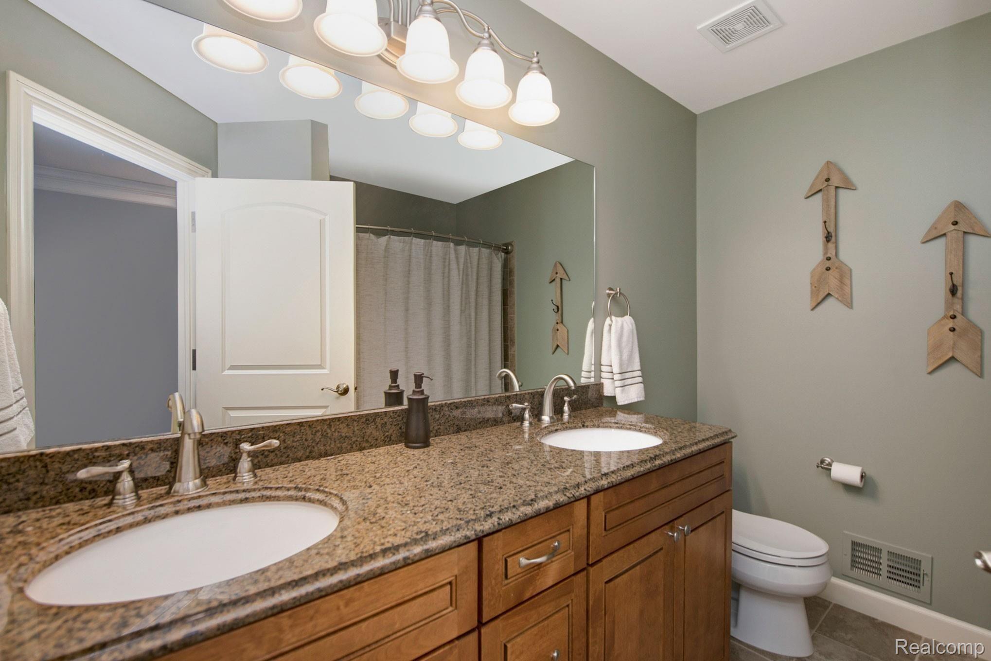 4107 Inverrary Court Commerce Township, MI 48382 - Photo 25 of 42 DSC_2246_9.jpg