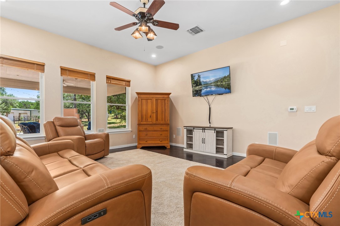 340 Sedro Trail Georgetown, TX 78633 - Photo 20 of 40 Livingroom