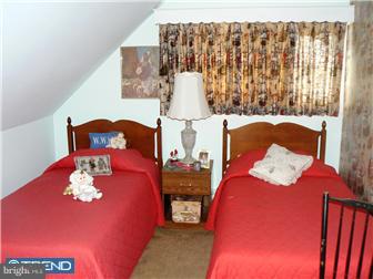 40 Tulip Tree Road Levittown, PA 19056 - Photo 10 of 12 Bedroom