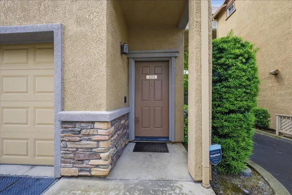 $399,900 | 6560 Hearthstone Circle, Unit 1211, Rocklin, CA 95677